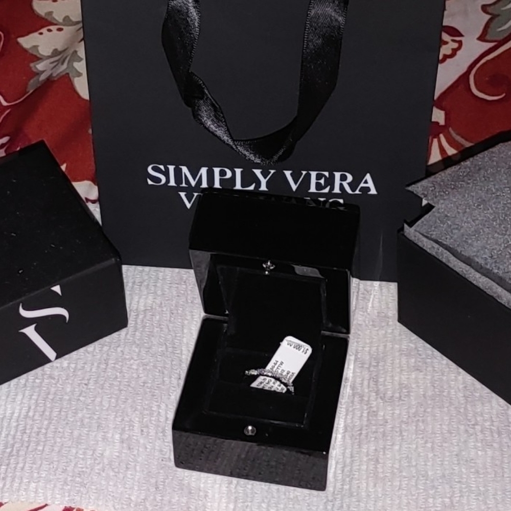 New Vera Wang Diamond Ring - Picture 3 of 8